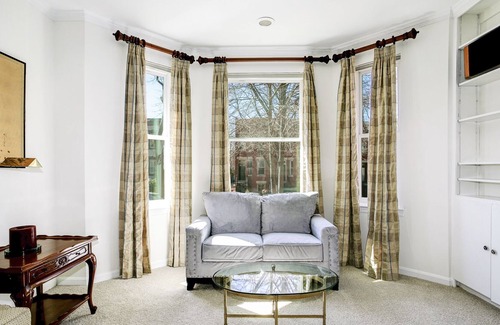 Stanton Park Casa | Spacious rowhome steps from the Capitol!