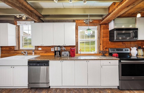 Williamsville Casa | Spacious Rural Farmhouse Getaway with Peaceful Views