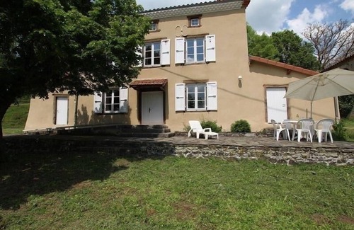 Mazeyrat-Aurouze Cabaña | Casa rural encantadora con terraza grande, cerca de sitios históricos y accesible para PMR