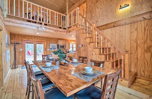 Ellijay Cabina | Family Friendly Cabin w/Hot Tub near Carters Lake!