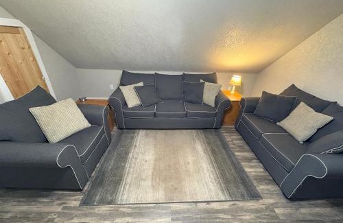 Wabash Apartamento | Spacious Rustic Downtown Market St 1 Bedroom Apt, Sleeps Up to 5, Steps to Honeywell & Eagles Theatre