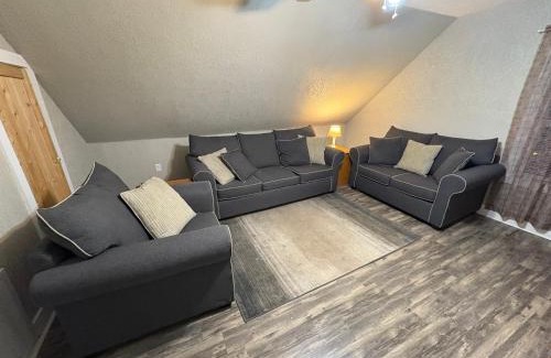 Wabash Apartamento | Spacious Rustic Downtown Market St 1 Bedroom Apt, Sleeps Up to 5, Steps to Honeywell & Eagles Theatre