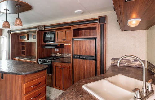 Fraziers Bottom Casa | Spacious RV with WiFi and HVAC in pleasant Winfield WV
