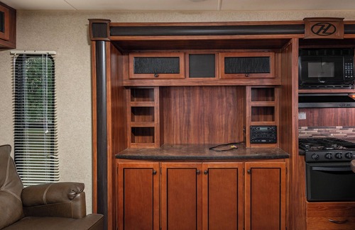 Fraziers Bottom Casa | Spacious RV with WiFi and HVAC in pleasant Winfield WV
