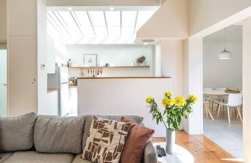 Middle Park Apartamento | Spacious, Stylish House with Private Courtyard near Shops, Cafes, Beach and Tram