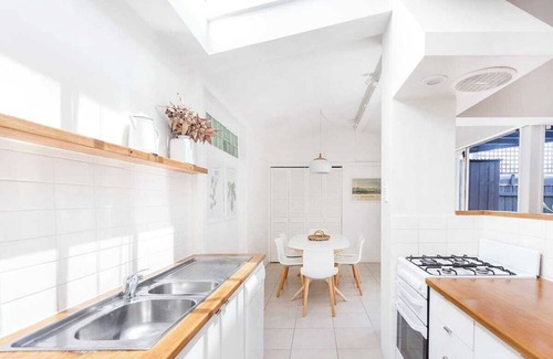 Middle Park Apartamento | Spacious, Stylish House with Private Courtyard near Shops, Cafes, Beach and Tram