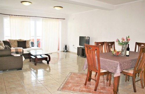 Rozino Apartamento | Spacious Sea View Apartment