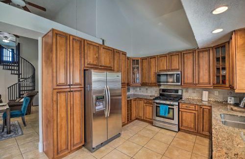 El Lago Casa | Spacious Seabrook Home with Patio 1 Mi to Beach!