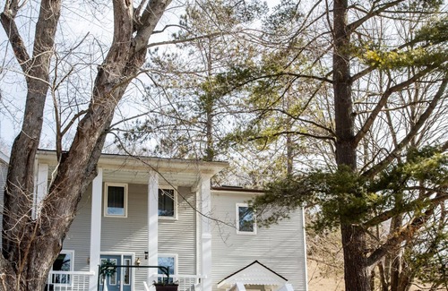 Norwalk Casa | Spacious & secluded grand home near Kickapoo River, Bike Trails, & ATV routes