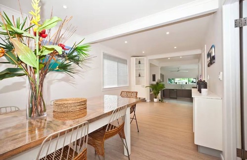 Burleigh Waters Casa | Spacious & Secure Family Beach Oasis