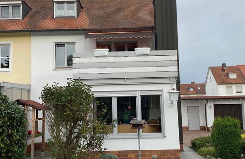 Straubing Casa | Spacious semi-detached house with exclusive use of the garden