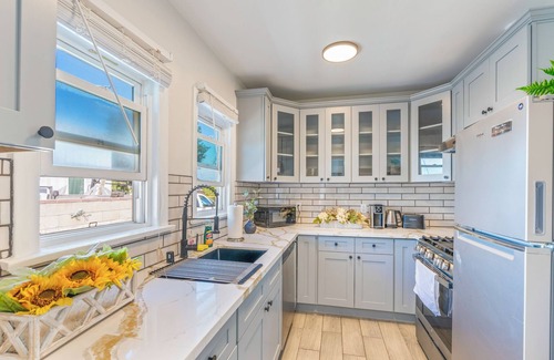Alhambra Apartamento | Spacious & Serene 3BR Retreat King Bed Safe Area Close to DTLA and OT Pasadena!