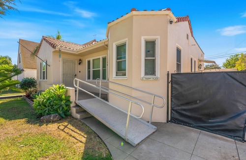 Alhambra Apartamento | Spacious & Serene 3BR Retreat King Bed Safe Area Close to DTLA and OT Pasadena!