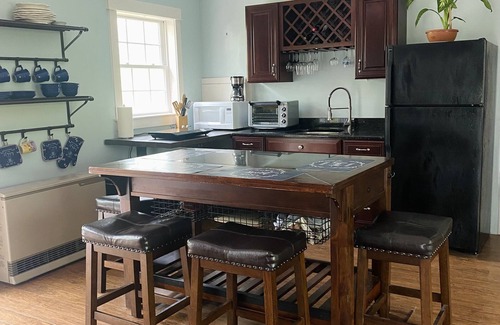 Kenyon Apartamento | Spacious, Serene Guesthouse close to RI beaches, URI & southcounty destinations!