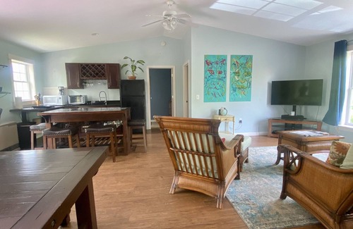 Kenyon Apartamento | Spacious, Serene Guesthouse close to RI beaches, URI & southcounty destinations!