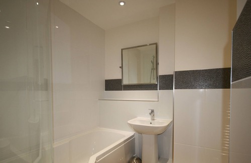 Aylesbury Apartamento | AMPLIO APARTAMENTO CON SERVICIO 2 DORMITORIOS Y 2 BAÑOS EN EL CORAZÓN DE AYLESBURY.