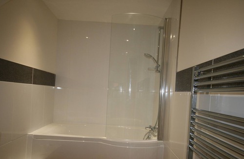 Aylesbury Apartamento | AMPLIO APARTAMENTO CON SERVICIO DE 2 DORMITORIOS EN EL CORAZÓN DE AYLESBURY.