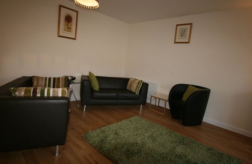 Aylesbury Apartamento | AMPLIO APARTAMENTO CON SERVICIO DE 2 DORMITORIOS EN EL CORAZÓN DE AYLESBURY.