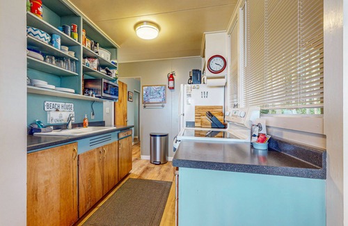 Sequim Casa | Spacious shorefront cabin with Dungeness National Wildlife Refuge views