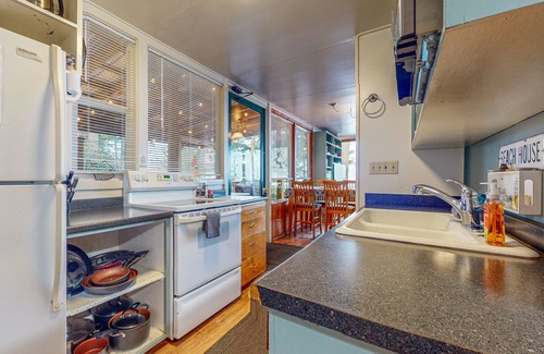 Sequim Casa | Spacious shorefront cabin with Dungeness National Wildlife Refuge views