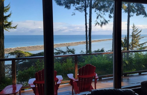 Sequim Casa | Spacious shorefront cabin with Dungeness National Wildlife Refuge views