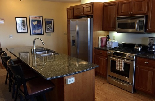 North Troy Condominio | Hermosa ski-in, ski-out 2-BR Village Condo en Jay Peak, justo en el camino!