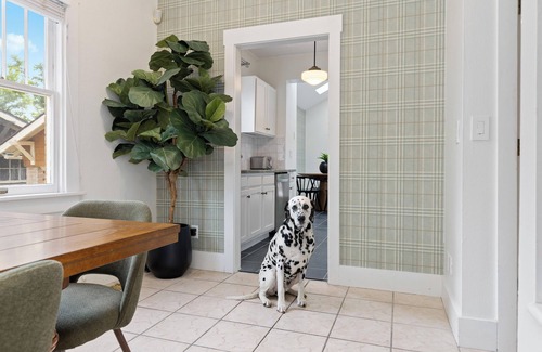 Edgewater Casa | Spacious Sloan’s Lake Stay - Luxury - Fire Pit - Dogs - EV - Bidet - Desks