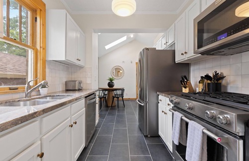 Edgewater Casa | Spacious Sloan’s Lake Stay - Luxury - Fire Pit - Dogs - EV - Bidet - Desks