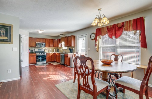 Snellville Casa | Spacious Snellville Home: 28 Mi to Atlanta!