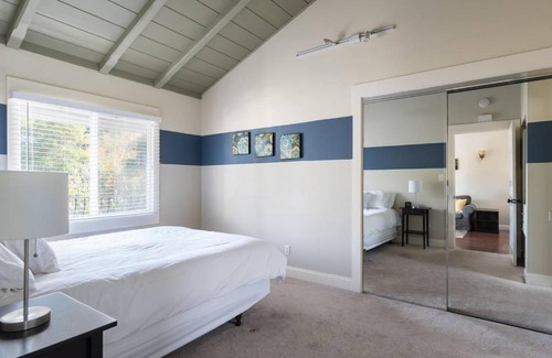 Shoreline West Apartamento | Spacious, Soaring Ceilings, Near Downtown MV, GOOG