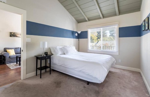 Shoreline West Apartamento | Spacious, Soaring Ceilings, Near Downtown MV, GOOG