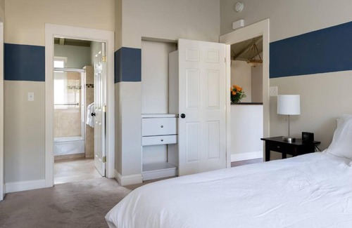 Shoreline West Apartamento | Spacious, Soaring Ceilings, Near Downtown MV, GOOG