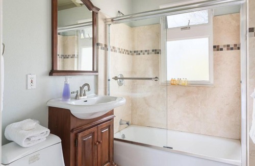 Shoreline West Apartamento | Spacious, Soaring Ceilings, Near Downtown MV, GOOG