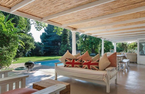 Constantia Casa | Espaciosa casa, Constantia sociales
