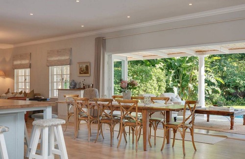 Constantia Casa | Espaciosa casa, Constantia sociales