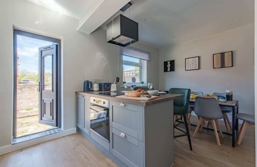 Portswood Casa | Spacious Southampton House. Sanctuary in the City