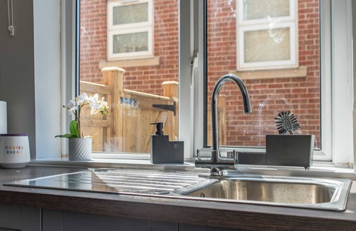 Portswood Casa | Spacious Southampton House. Sanctuary in the City