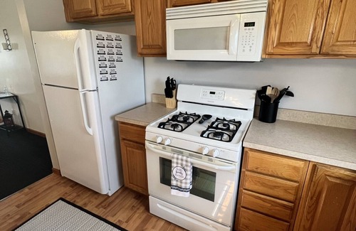 Geneva Casa | Spacious- SPIRE, GOTL, Wine Country, Beach