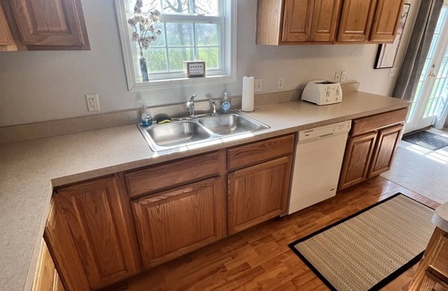 Geneva Casa | Spacious- SPIRE, GOTL, Wine Country, Beach
