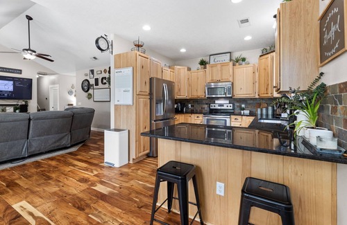 Bonner County Casa | Spacious Spirit Lake Family Retreat:7 beds, Hot Tub, Jetted Tub, Zipline & More!