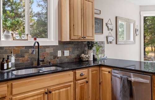 Bonner County Casa | Spacious Spirit Lake Family Retreat:7 beds, Hot Tub, Jetted Tub, Zipline & More!