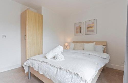 The Westside Apartamento | Spacious spotless and comfortable 3 bedroom house in Birmingham city centre with allocated parking and city views