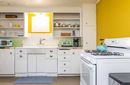Fremont Casa | Spacious Spunky Multi-Level Unit Near Fremont – Perfect for Your Seattle Getaway!