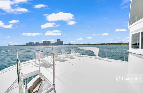 Pompano Beach Alquiler De Eote | SPACIOUS & STABLE 65' YACHT FOR OVERNIGHT CHARTERS CRUISING SOUTH FLORIDA