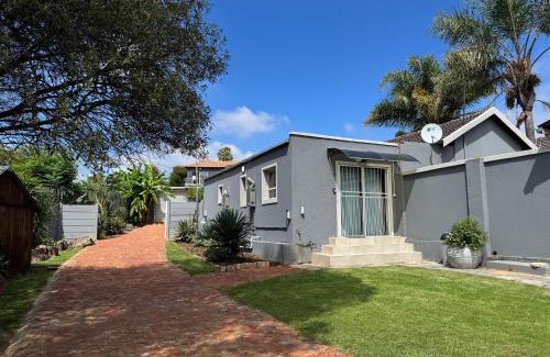 Kempton Park Apartamento | Spacious stay-in bachelor apartment
