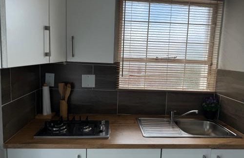 Kempton Park Apartamento | Spacious stay-in bachelor apartment