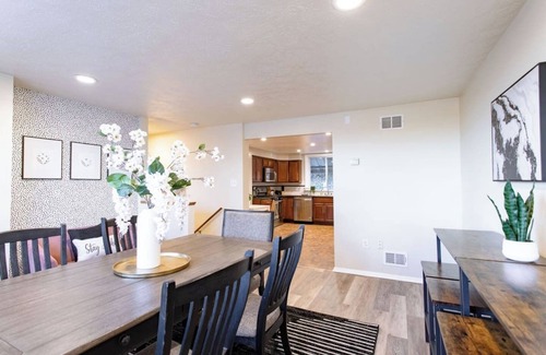 South Side Flats Casa | Magdalene-Sleeeps 15