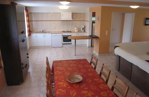 Ondenval Casa | Spacious Stay with Terrace