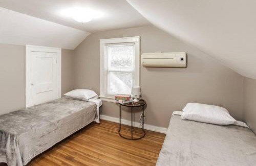Rochester Casa | Spacious Steps to Strong/UofR by Airpt/Dwtn/RIT