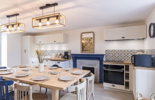 Anneville-en-Saire Cabaña | Casa independiente con jardín, cerca de la costa, ideal para familias, equipada y acogedora